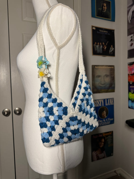 Granny square triangle bag