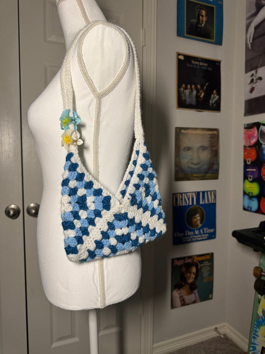 Granny square triangle bag