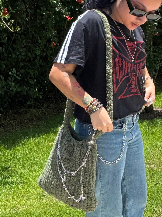 Chunky yarn satchel